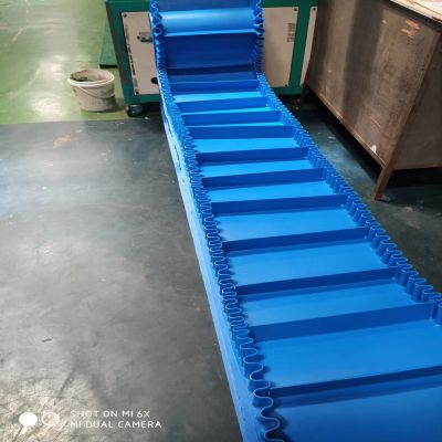 Blue PU Food Grade Cleated Conveyor Belt with Baffle