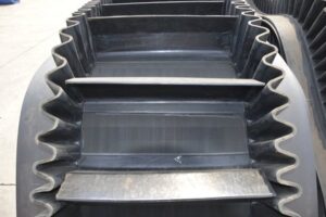 Cleated Conveyor Belts with Corrugated Sidewalls